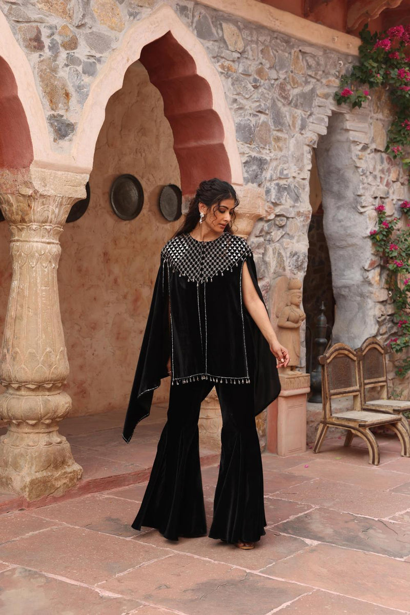 Black Cape Set