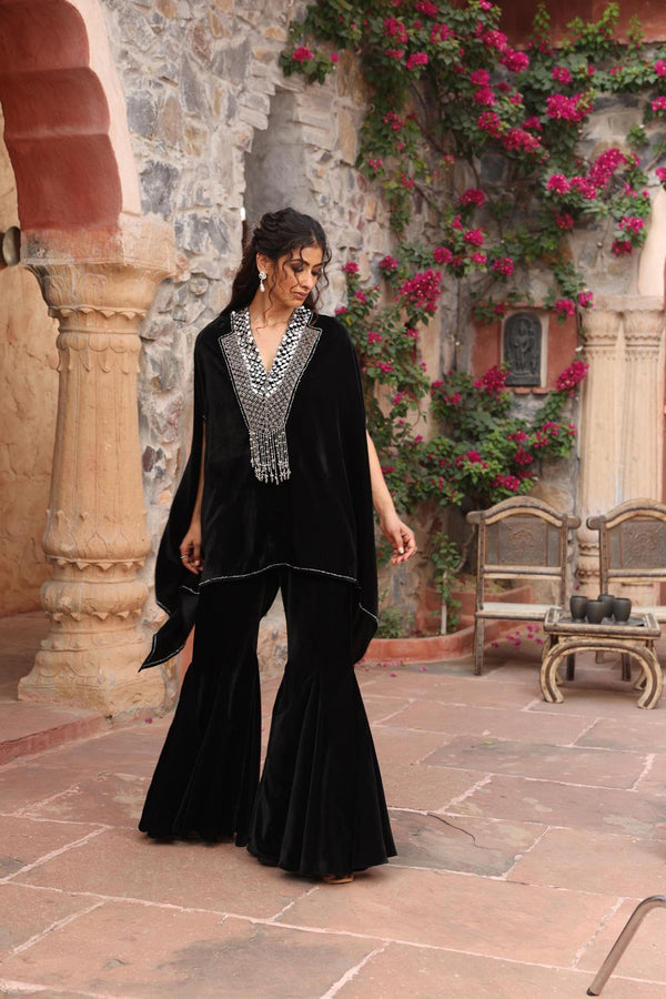 Black Cape Set