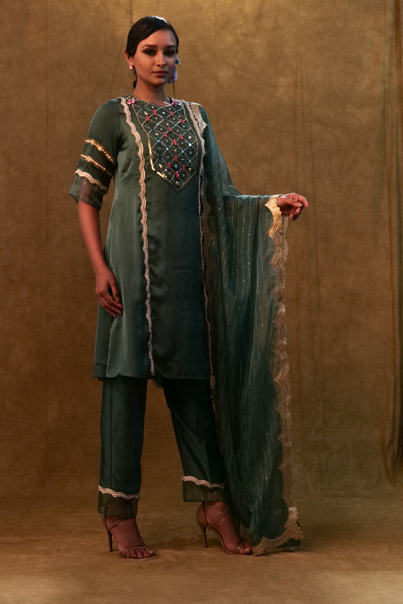 Emerald Green Kurta Set Paired With Pants And Organza Dupatta