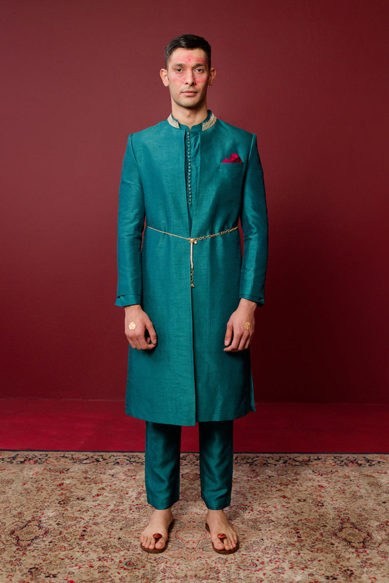 Avyaa Sherwani Set